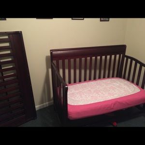 Babies crib/ convertible bed solid wood gasco